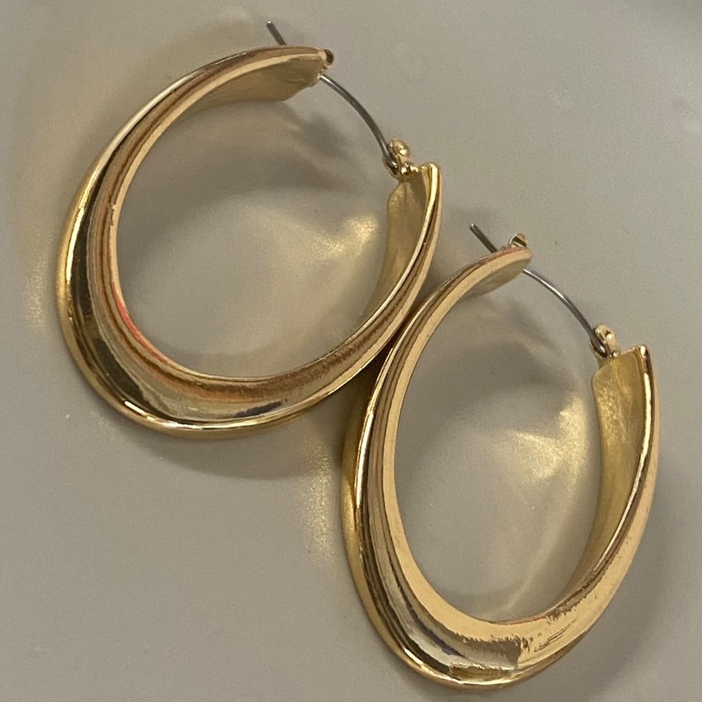 Oval Hoop Earrings Pierced Gold Tone Puffed Hinged Latch Back Click Closure - Picture 2 of 16